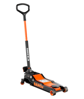 Gato caimán de 3 TN con acercamiento rápido